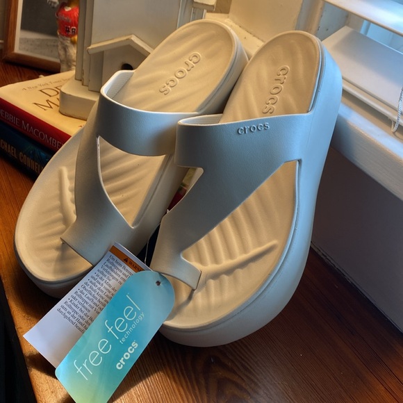 NWT CROCS Feel Free Technology. Platforms. Off white. Cream. Rubber. Size 7. - Picture 2 of 6